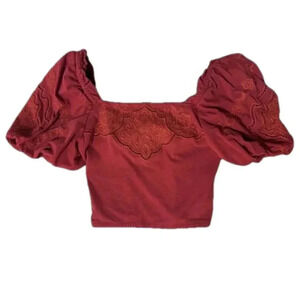 Express cinched crop with puff sleeve and lace detail